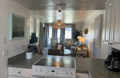 Bradenton Beach Condo | Beach Condo w/Lanai and Tennis Access