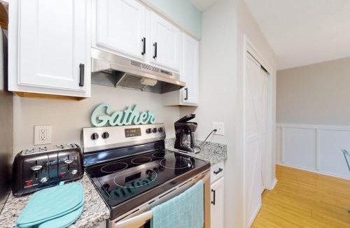 Little River Apartment | Beach Golfer's Nest