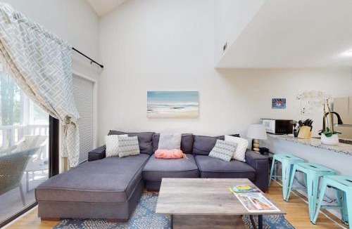 Little River Apartment | Beach Golfer's Nest