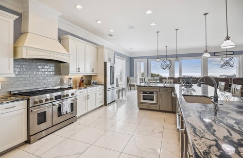 Ocean Drive House | Beach Life, 8 bedroom Oceanfront with Pool