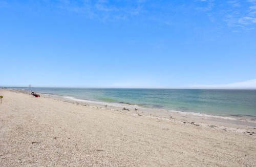 Sunset Beach House | Beach Livin 3 - 3 Bedroom Upstairs
