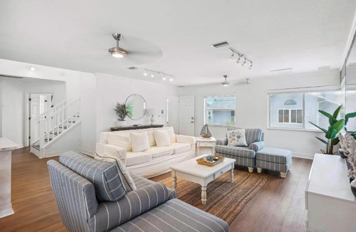 Sunset Beach House | Beach Livin 3 - 3 Bedroom Upstairs