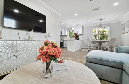 Indian Rocks Beach Apartment | Beach Retreat 2BR/2BA Steps to Indian Rocks & Clearwater + Hot Tub