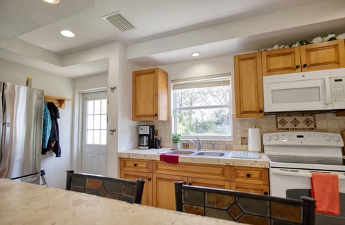 Sarasota Cottage | Beach-Themed Cozy Cottage Close to Downtown, Beaches, Pinecraft & Legacy Trail!