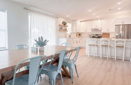 Iona House | Beach Volleyball + Hot Tub | Private Family Oasis. Sleeps 12