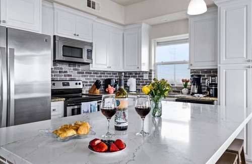 Miramar House | Beachfront Beauty with gorgeous Sunsets & Sunrises. King Primary Suite & 2 decks