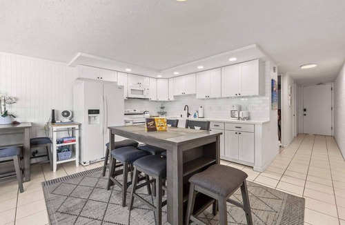 Punaluu Condo | Beachfront Condo with Beach Access & Pool