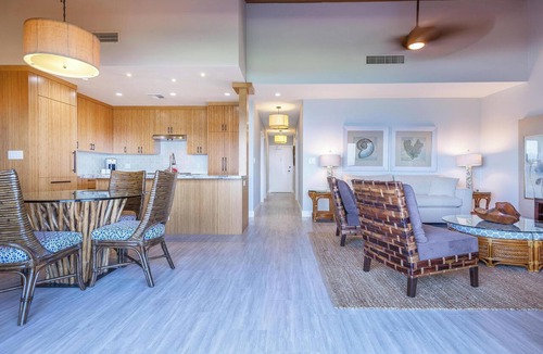 Wailea Condo | Beachfront Condo with Postcard Views - Makena Surf F306