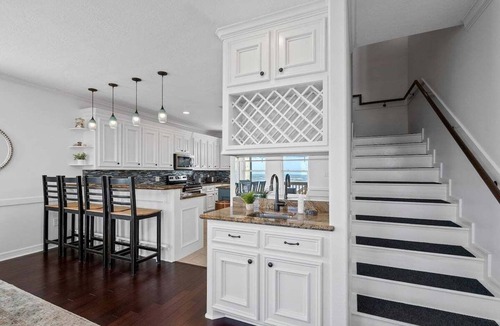 Miramar House | Beachfront | Hot Tub | Sleeps 16 | Private Walkover