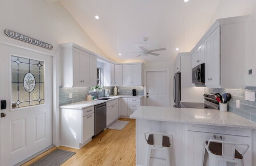 Bradenton Beach Cottage | Beachy Duplex Retreat: Pine Key & Pelican’s Nest!