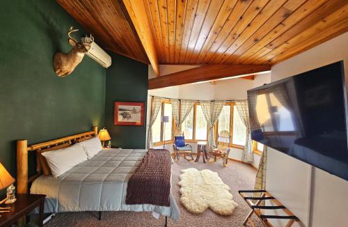 Robbinston House | Bear Mountain Lodge. 560 Acre Wooded Estate.