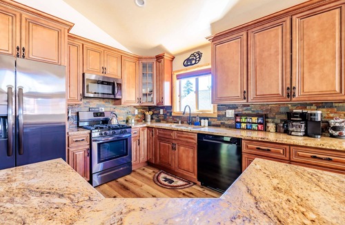 Big Bear Lake Cabin | Bearadise ~ Enchanted Dream ~ Mountain Escape