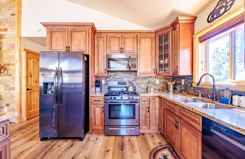 Big Bear Lake Cabin | Bearadise ~ Enchanted Dream ~ Mountain Escape
