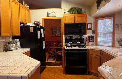 Cedar Glen Cabin | Beautiful 3-bedroom cabin in Lake Arrowhead perfect for relaxing getaways!