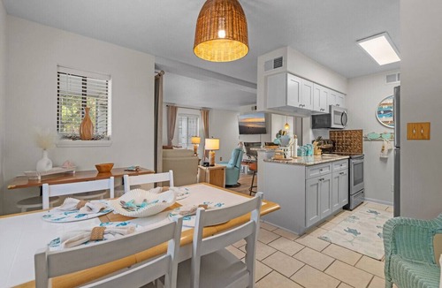 Calabash Apartment | Beautiful Beach Bungalow