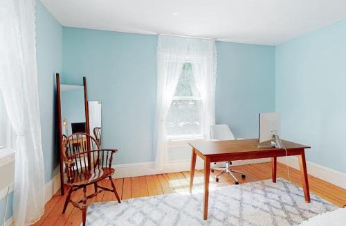 Wiscasset House | Beautiful home with Ping-Pong, fast WiFi & W/D - walk to dining