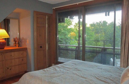 Plymouth House | Beautiful Mountain Getaway for Skiing