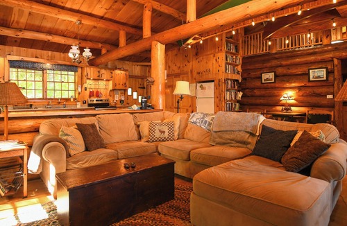 Oxford Cottage | Beautiful open-concept log home in quiet setting on Thompson Lake.