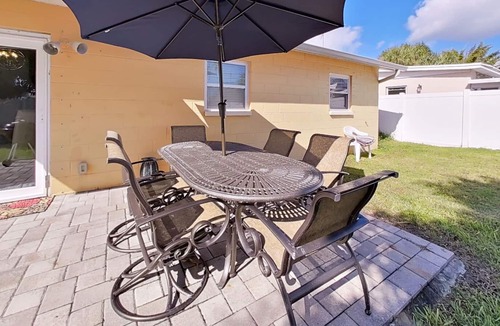Shore Acres House | Beautiful, Spacious Home10 min to Downtown in Great Neighborhood!
