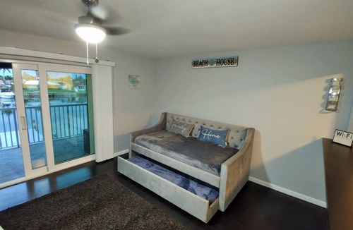 Capri Isle Apartment | Beautiful Waterfront apartment 2 bdrm: sand, Beach