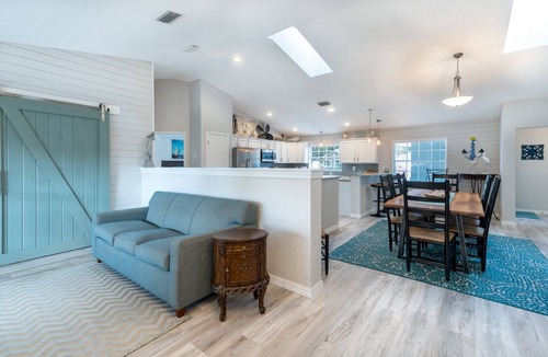 Tarpon Springs House | Best Family Vacation at the Beach or the Pool.