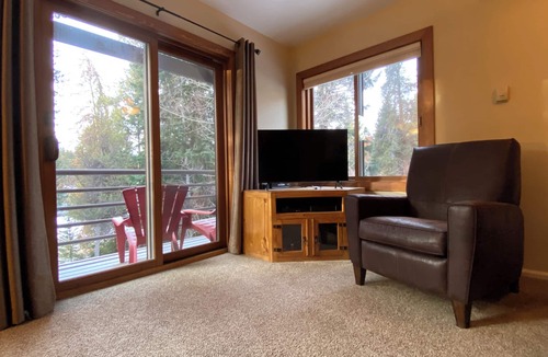 Four O'Clock Condo | Best Ski Slope View, Ski-in Condo. Easy to walk!