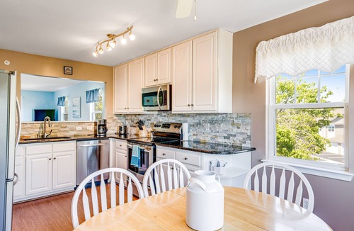 Ocean View Condo | Bethany Bay Third-Floor Dog-Friendly Condo w/Free WiFi, Balcony, & Shared Pool