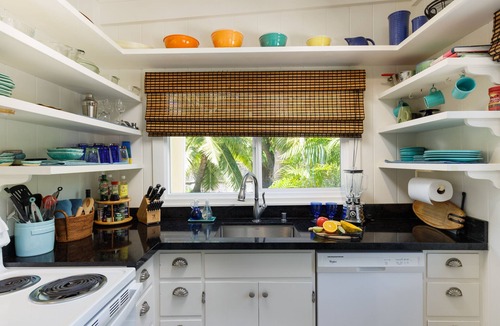 Kamuela Cottage | BI Hale Mele Mele, 3BR with AC, Summer rates! Quick walk to the ocean!