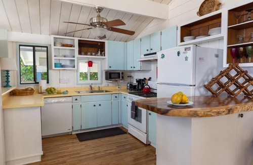 Kamuela Cottage | Big Island Blue Makai - Rare Oceanfront 2 BR in Puako, Turtles and Sunsets!