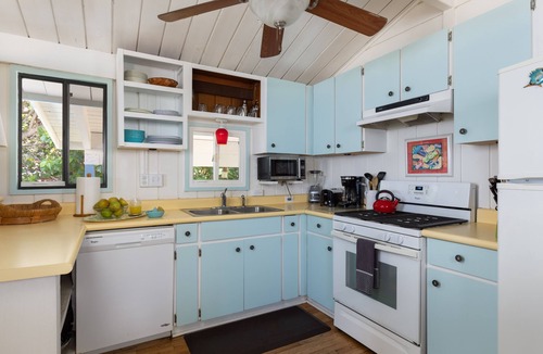Kamuela Cottage | Big Island Blue Makai - Rare Oceanfront 2 BR in Puako, Turtles and Sunsets!