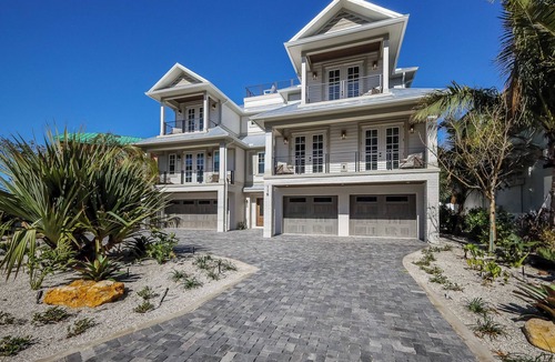 Sarasota House | Big Kahuna House Steps to Beach w/Waterslide, Pool & Spa!