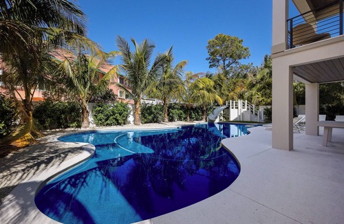Sarasota House | Big Kahuna House Steps to Beach w/Waterslide, Pool & Spa!