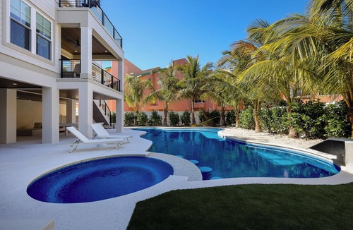 Sarasota House | Big Kahuna House Steps to Beach w/Waterslide, Pool & Spa!