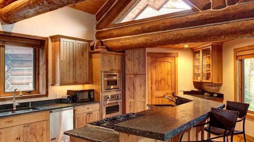 The Highlands House | Big Timber Lodge by Ski Country Resorts