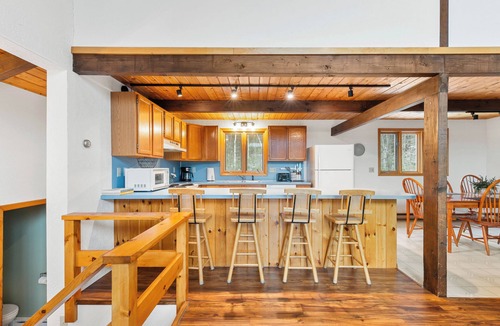 Jackson Ski Chalet | Bluebird Chalet - Spacious 3 bedroom + loft. Storyland, North Conway, Jackson