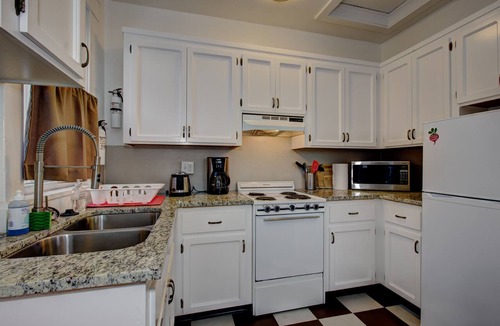 North End Apartment | Boise-Downtown-historical-unique Arthouse 3