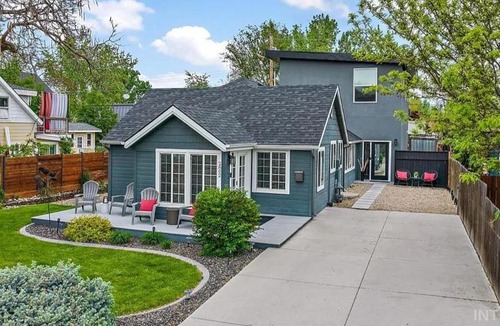 Veterans Park House | Boise Whitewater 2 Bed Cottage or the 4 Bed Villa with a Pool and Spa