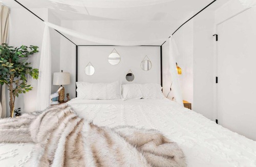 Shawmut Apartment | Boston Family Suite with Pool and Gym how lovely