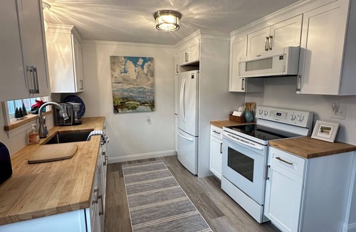 Waterford Cottage | Boutique 3-bedroom cottage, 2 separate units located in Waterford close to beach