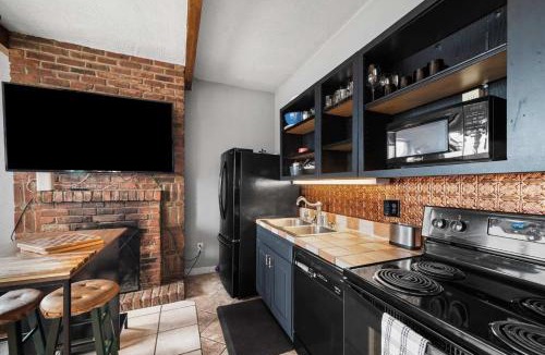 Mount Washington Apartment | Breathtaking City View 1 Bed Stylish & Serene