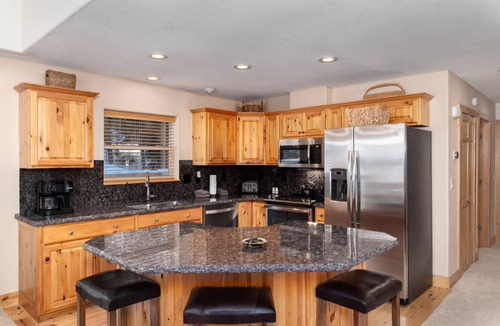 Blue River Cabin | BRECKENRIDGE! 4 Miles to MAIN ST! 5⭐️ LUXURY CABIN-CHALET! NEW HOT TUB! Awesome!