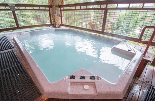 Peak 9 Apartment | Breckenridge | Couples Ski Retreat | Pool + Hot Tubs