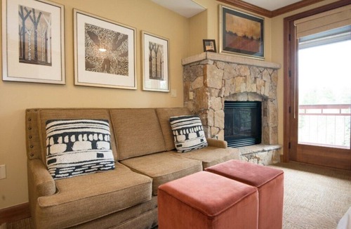 Peak 9 Apartment | Breckenridge | Couples Ski Retreat | Pool + Hot Tubs