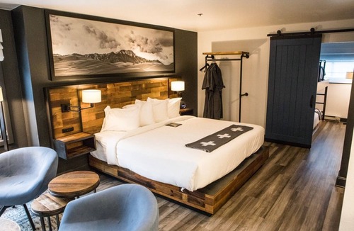 Historic District Cabin | Breckenridge Hotel Room | King Bed & Private Bunks
