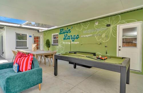 Largo House | Breezy Pineapple, Heated Pool, Sleeps 12, Putting Green