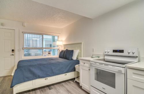Pass-a-Grille Historic District Apartment | Bright Gulf Coast Escape - 8 Mi to John’s Pass!