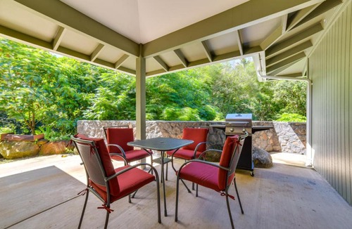 Pauwela Apartment | Bright Haiku Studio: Patio + Rainforest View