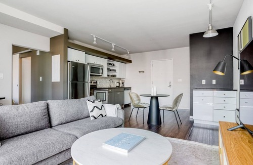Theatre District Apartment | Bright Theatre District 1BR w/Gym & W/D, near Boylston T, by Blueground