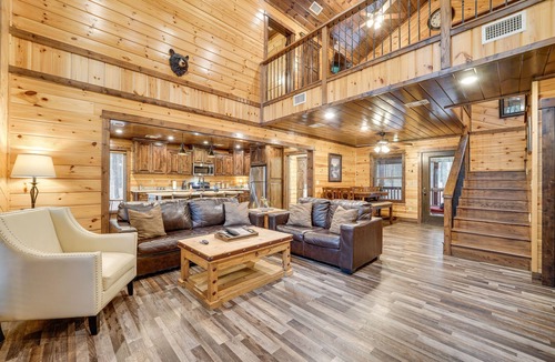 Golden Cabin | Broken Bow Cabin on 1 Acre w/Hot Tub & Fire Pit!