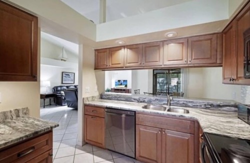 Brookshire Lakes House | Brookshire single home- centralized to shopping and beaches